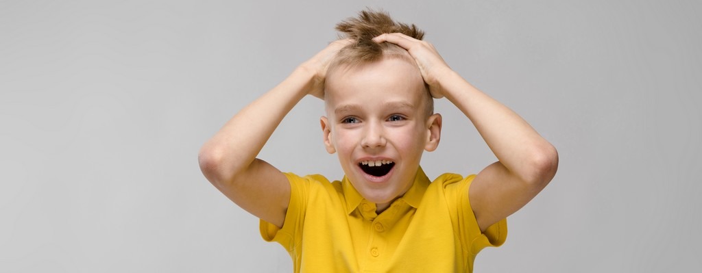 un enfant qui a du mal a arrêter le contenus sur internet