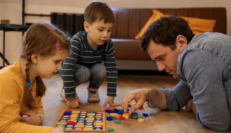 famille qui joue a un jeu de société